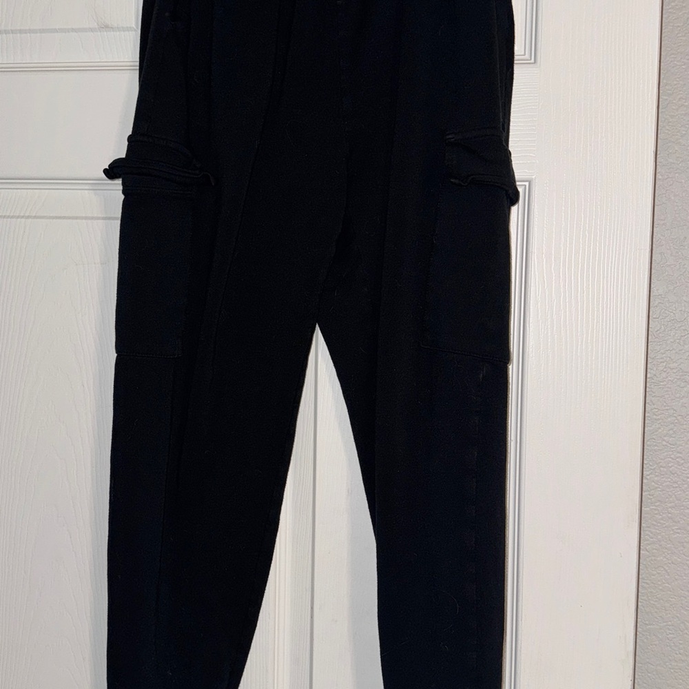 Women’s Gap Black Sweatpants two cargo pockets small